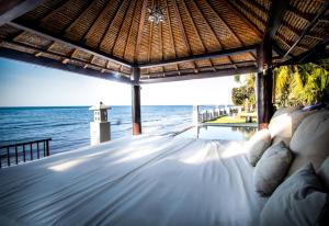 Luxurious & Tranquil Beachfront private villa with private pool