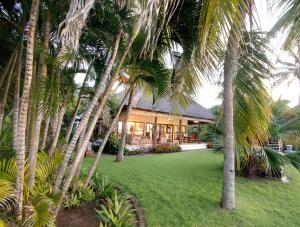 Luxurious & Tranquil Beachfront private villa with private pool