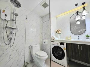 Baan Sansaran Excellent apartment on the beach with a large territory and swimming pools.