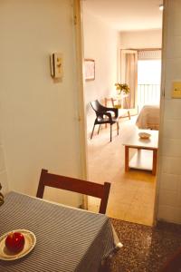 Ambiente cómodo y luminoso con balcón- Zona céntrica