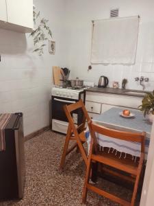 Ambiente cómodo y luminoso con balcón- Zona céntrica