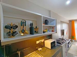 Modern 1BR Apartment with Stunning City Views - Free Parking & WiFi