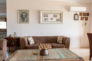 Irinis house afandou