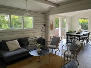 Cozy Retreat with Modern Charm - Tåstarp