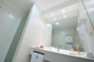 Single Room with Spa Access