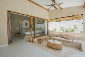 Biệt Thự Có Hồ Bơi Riêng (Villa with Private Pool)