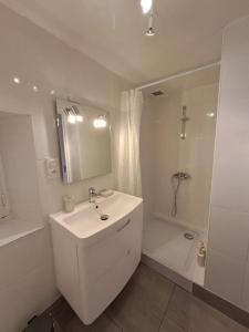 Belle maison au bord de leau