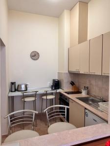 Stylish one bedroomed apartment 112 in main Flora building
