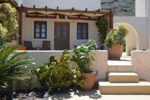 Absolute peace north villa by the volcanic slopes - Imerovigli