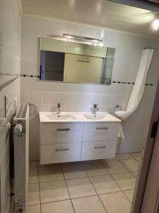 Maison au sein dune ferme