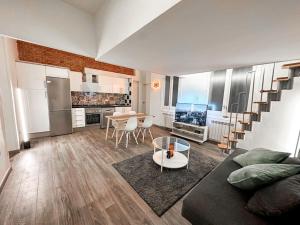 Mezzanine 2 bedroom in Chueca - 3-звездочные отели в городе Мадрид