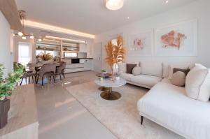 Villa de Sol in Los Alcázares with 4 bedrooms, private swimming pool, sauna and unheated jacuzzi