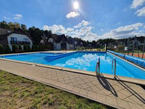 Apartament Łajba Łeba z basenem i kortem tenisowym