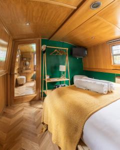 Apartment with Terrace room in The Four Sisters Boatel - Houseboat