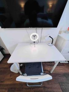 Lovely 2 bedroom ground floor flat with garden.