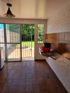 Casa con parque cerca de la costa y patios cerveceros