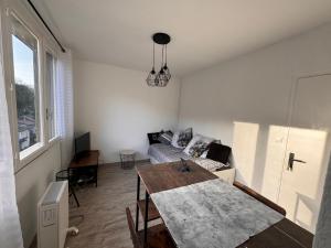 Appartements Studio Rennes les bains au pied des Thermes : photos des chambres