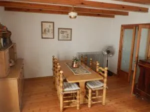 Cal Abel - Castellar de NʼHug