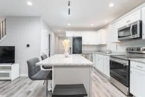 3 Bedroom 2 Bath House in Farmington Hills - 法明顿希尔斯