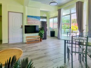 Tinas Living Paradise - Guesthouses with private pool, 5 min to beach