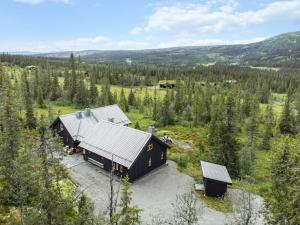 Your Ideal Getaway Awaits in This Charming Cabin Retreat