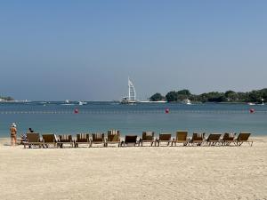 Luxury Living w private beach and Burj AlArab view