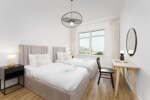 Luxury Living w private beach and Burj AlArab view