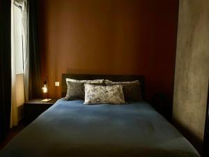 Airport Accommodation Bedroom with your own private Bathroom Self Check In and Self Check Out Air-condition Included