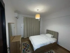 شقه مفروشه - ‘Izbat Yūsif Barrādah