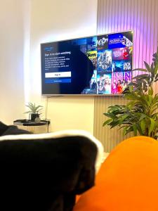 RNM - Business Contractor & Long Stay, Private Access & Entire Place, Kitchen & Washroom with amenities, Smart Tv, Easy Access, Fast WiFi, Parking Nearby, Great transport links