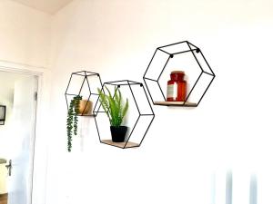 RNM - Business Contractor & Long Stay, Private Access & Entire Place, Kitchen & Washroom with amenities, Smart Tv, Easy Access, Fast WiFi, Parking Nearby, Great transport links