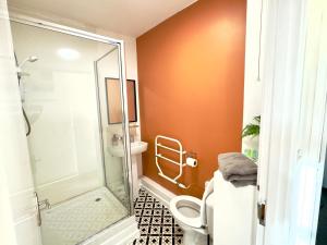 RNM - Business Contractor & Long Stay, Private Access & Entire Place, Kitchen & Washroom with amenities, Smart Tv, Easy Access, Fast WiFi, Parking Nearby, Great transport links