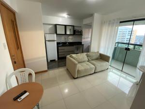 Quarto, sala, cozinha e garagem com praia 400 metros