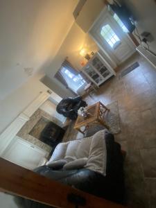 Cheerful 3 bedroom country farm house