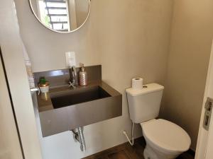 Excelente Sobrado Confortável no Centro de Tijucas Próximo as Praias