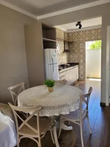 Excelente Sobrado Confortável no Centro de Tijucas Próximo as Praias - تيجوكاس