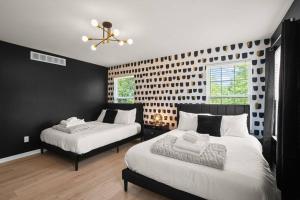 Delight: Bold & Bougie! Sleeps 12! Downtown Boyne