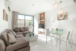 The Lago apartments 2bd