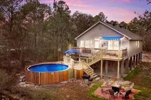 Waterfront Home with Pool, Hot Tub and Game Area - Lakeshore