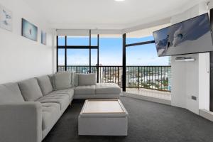 Imperial Surf Modern Beachfront Apartment - CoastHM