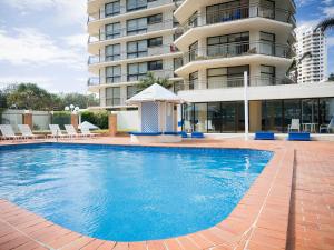 Imperial Surf Modern Beachfront Apartment - CoastHM