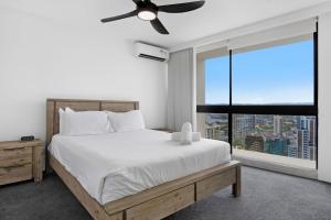 Imperial Surf Modern Beachfront Apartment - CoastHM