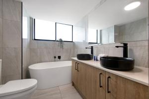 Imperial Surf Modern Beachfront Apartment - CoastHM