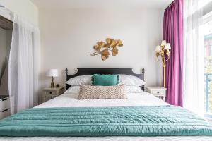 Seattle Among The Trees: in Belltown wParking!