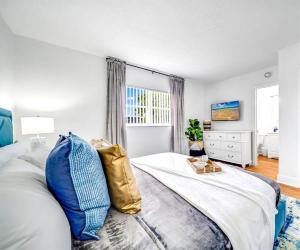 King Water View - No Extra Fees - Palm Wave Says