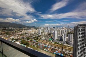 Urban Suites with Spectacular High Floor View #3BR #10