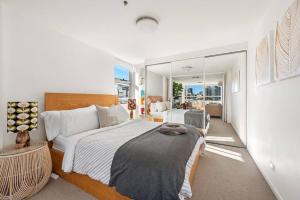 Fab! ~ Skyline City, Water + Story Bridge Views