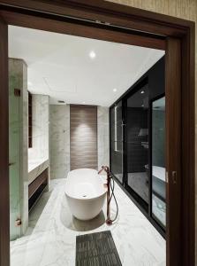 Metropole Thủ Thiêm Luxury Apartment