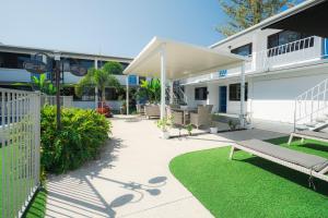 Montego Mermaid Beach Motel