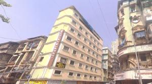 Hotel New Peninsula Suite - Near Masjid Bandar and CST Station - South Mumbai